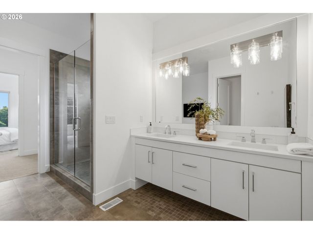 13236 AMBER Pl, Lake Oswego, OR 97034