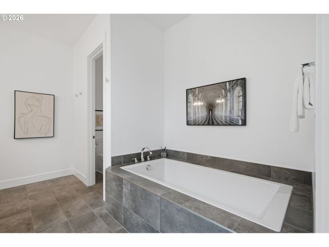 13236 AMBER Pl, Lake Oswego, OR 97034