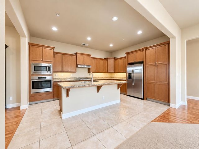 197 N Oxford Avenue, Clovis, CA 93612