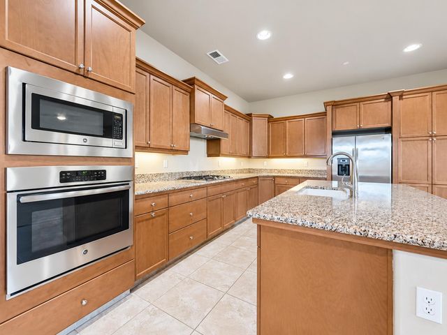 197 N Oxford Avenue, Clovis, CA 93612