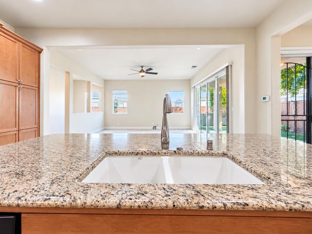 197 N Oxford Avenue, Clovis, CA 93612