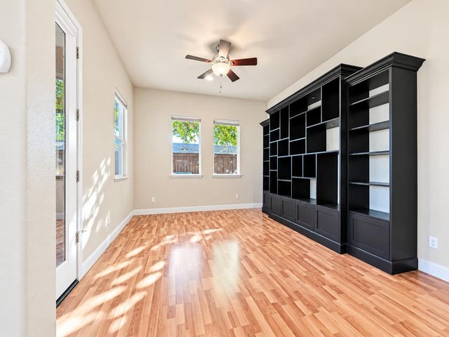 197 N Oxford Avenue, Clovis, CA 93612