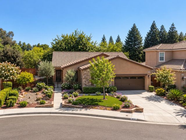 197 N Oxford Avenue, Clovis, CA 93612