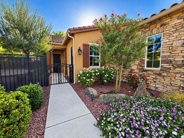 197 N Oxford Avenue, Clovis, CA 93612