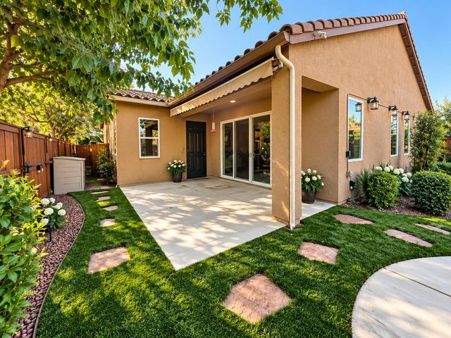 197 N Oxford Avenue, Clovis, CA 93612