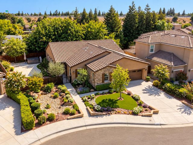 197 N Oxford Avenue, Clovis, CA 93612