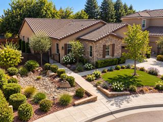 197 N Oxford Avenue, Clovis, CA 93612