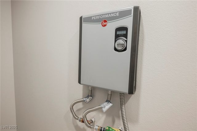 871 East Valiant Avenue, Pahrump, NV 89060