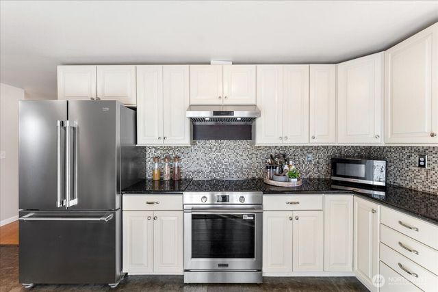 1351 S Highland Avenue, Tacoma, WA 98465