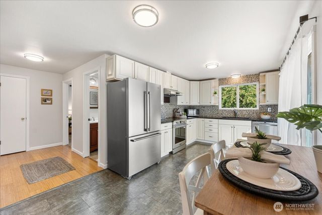1351 S Highland Avenue, Tacoma, WA 98465