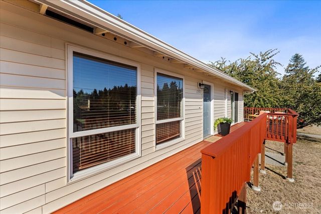 1351 S Highland Avenue, Tacoma, WA 98465