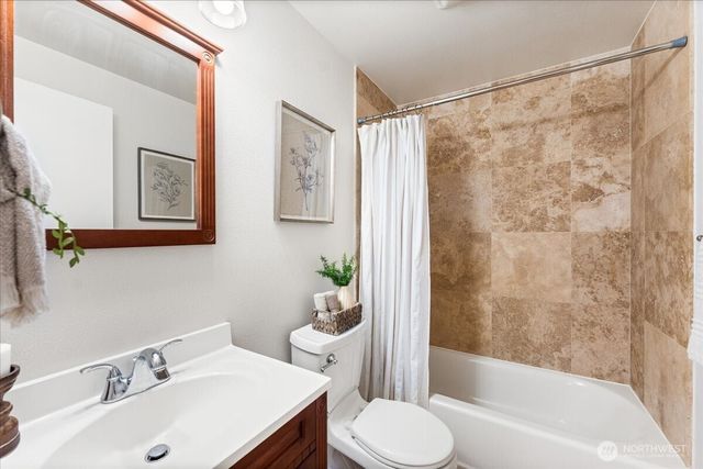 1351 S Highland Avenue, Tacoma, WA 98465
