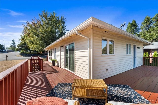1351 S Highland Avenue, Tacoma, WA 98465