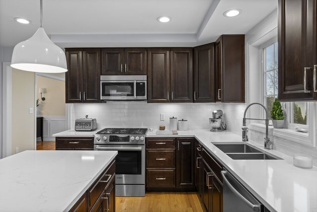 6 Dadak Drive, Dracut, MA 01826