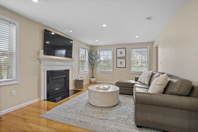 6 Dadak Drive, Dracut, MA 01826