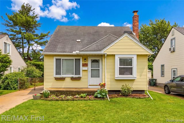 22014 California Street, St. Clair Shores, MI 48080