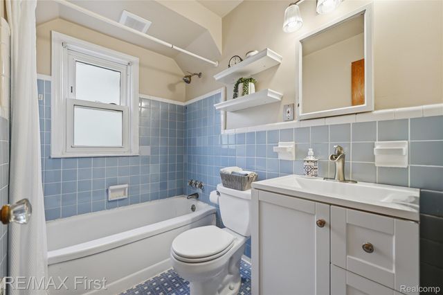 22014 California Street, St. Clair Shores, MI 48080