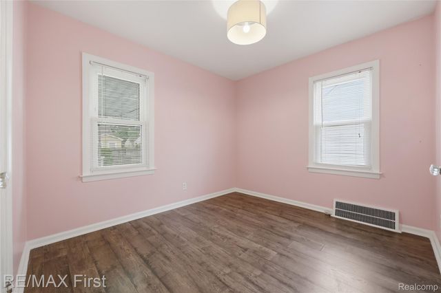 22014 California Street, St. Clair Shores, MI 48080
