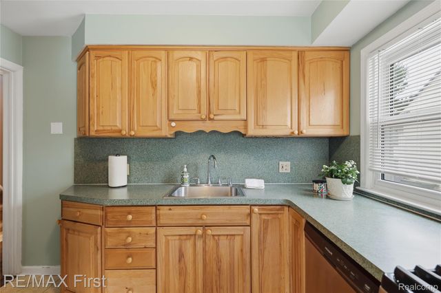 22014 California Street, St. Clair Shores, MI 48080