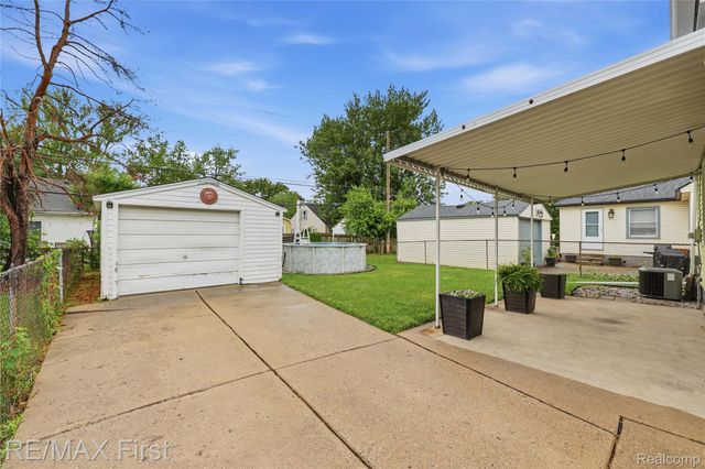 22014 California Street, St. Clair Shores, MI 48080