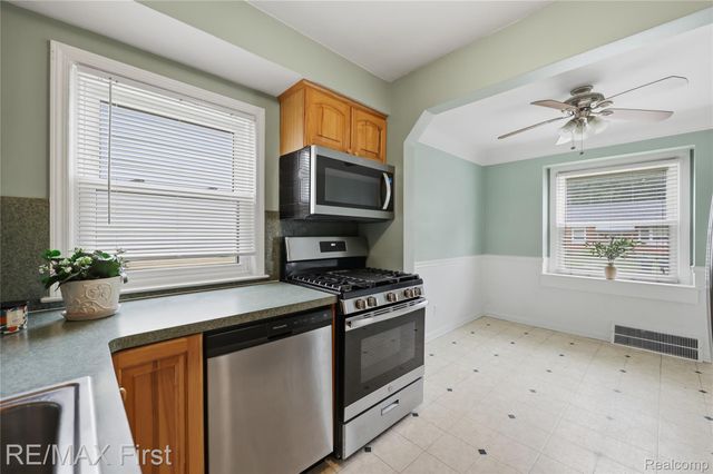 22014 California Street, St. Clair Shores, MI 48080