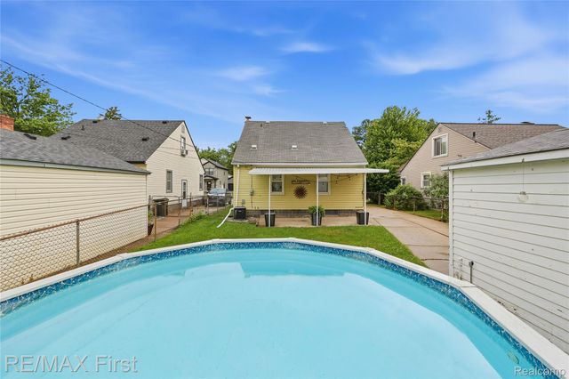 22014 California Street, St. Clair Shores, MI 48080