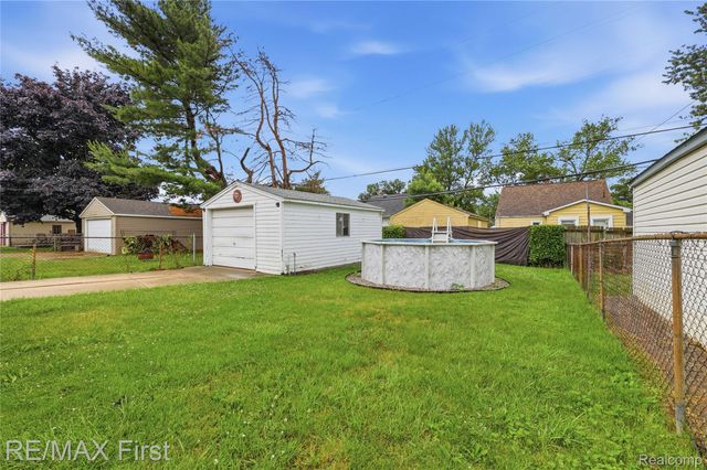 22014 California Street, St. Clair Shores, MI 48080