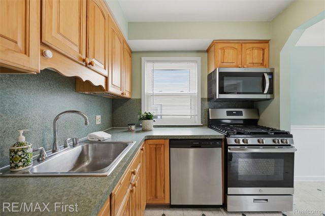22014 California Street, St. Clair Shores, MI 48080