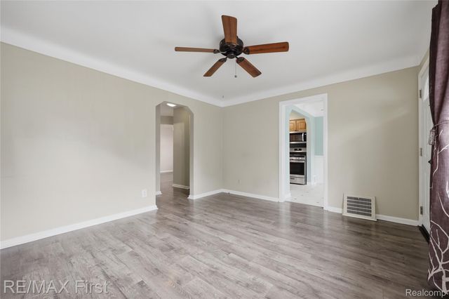 22014 California Street, St. Clair Shores, MI 48080