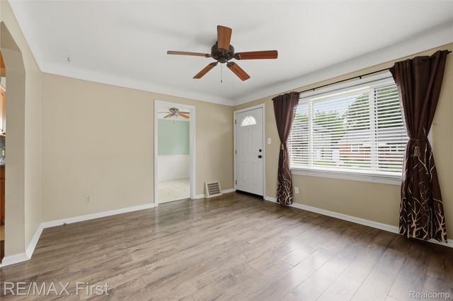 22014 California Street, St. Clair Shores, MI 48080