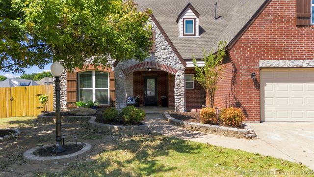 9306 N 103rd East East Avenue, Owasso, OK 74055