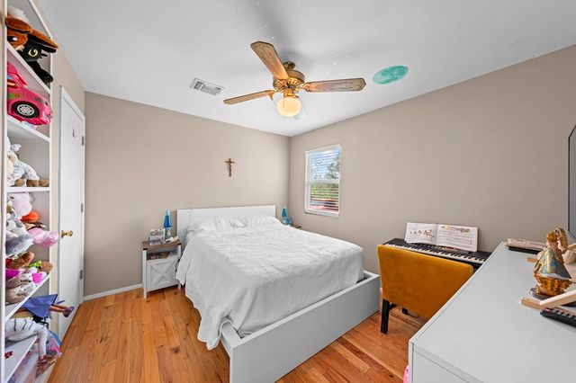 132 Silver Creek Ln E, Center Point, TX 78010