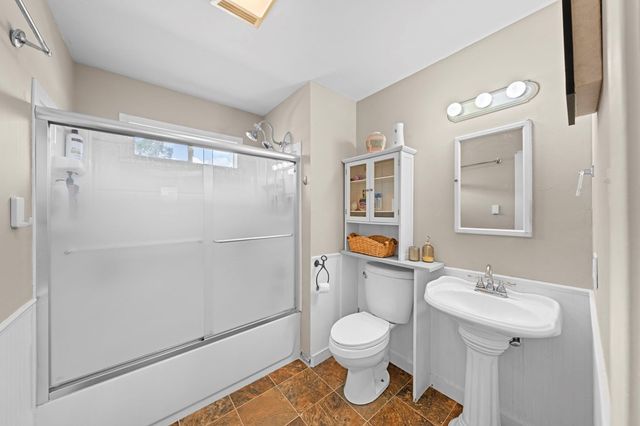 132 Silver Creek Ln E, Center Point, TX 78010