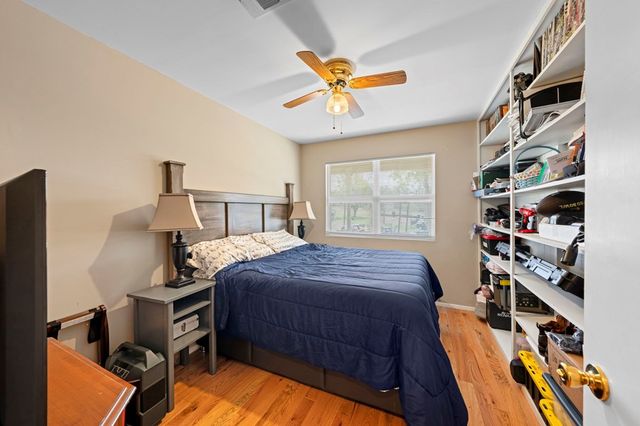 132 Silver Creek Ln E, Center Point, TX 78010