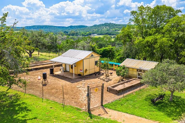 132 Silver Creek Ln E, Center Point, TX 78010