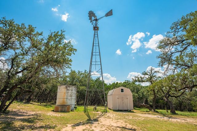 132 Silver Creek Ln E, Center Point, TX 78010