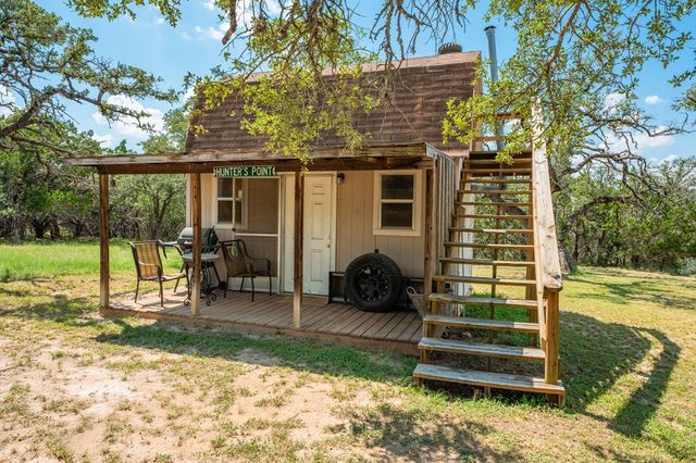 132 Silver Creek Ln E, Center Point, TX 78010