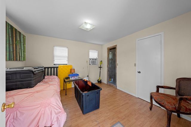 132 Silver Creek Ln E, Center Point, TX 78010