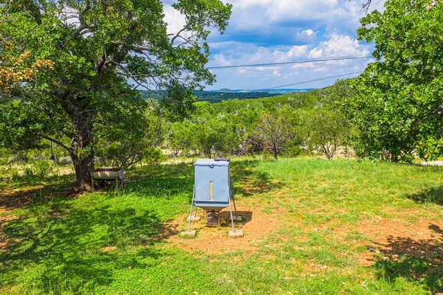132 Silver Creek Ln E, Center Point, TX 78010