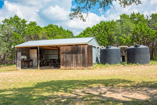 132 Silver Creek Ln E, Center Point, TX 78010