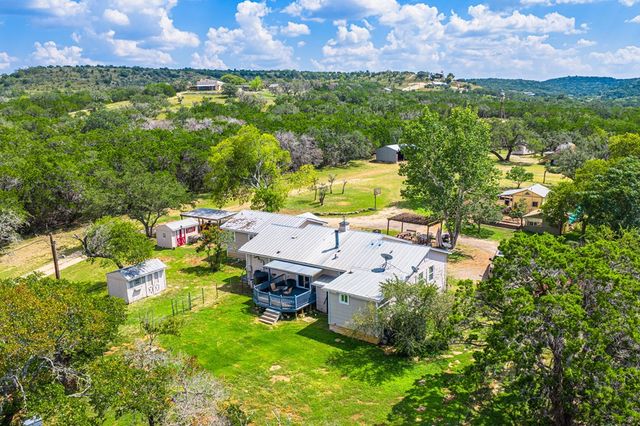 132 Silver Creek Ln E, Center Point, TX 78010