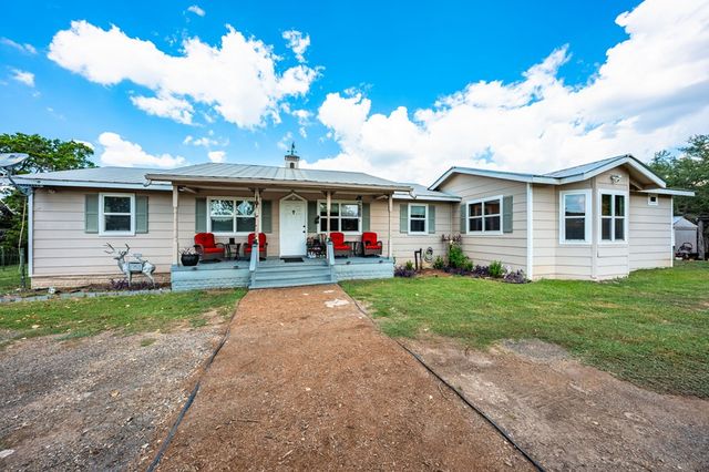 132 Silver Creek Ln E, Center Point, TX 78010