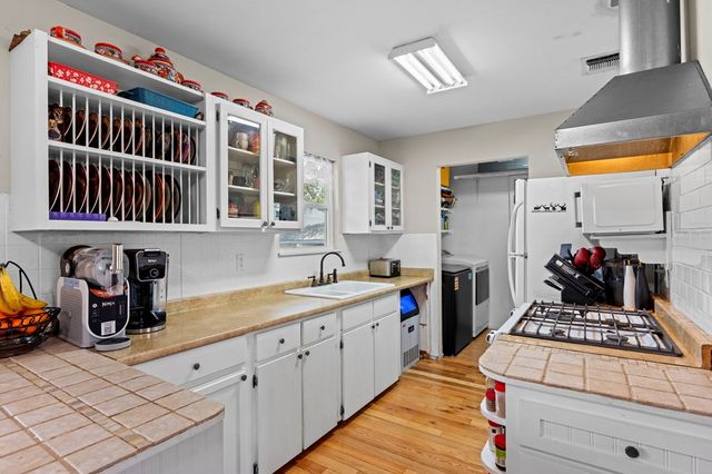 132 Silver Creek Ln E, Center Point, TX 78010