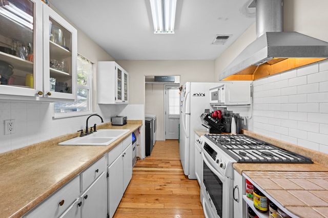 132 Silver Creek Ln E, Center Point, TX 78010