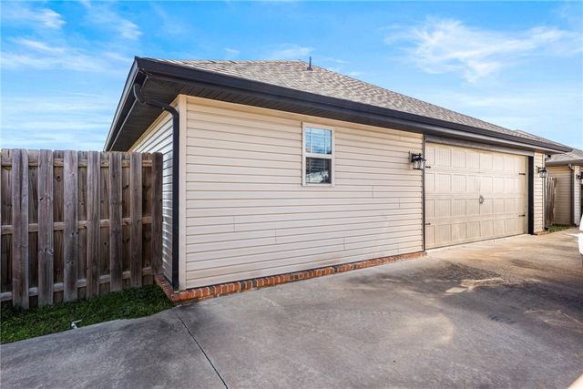 702 SW Willowpoint Road, Bentonville, AR 72712