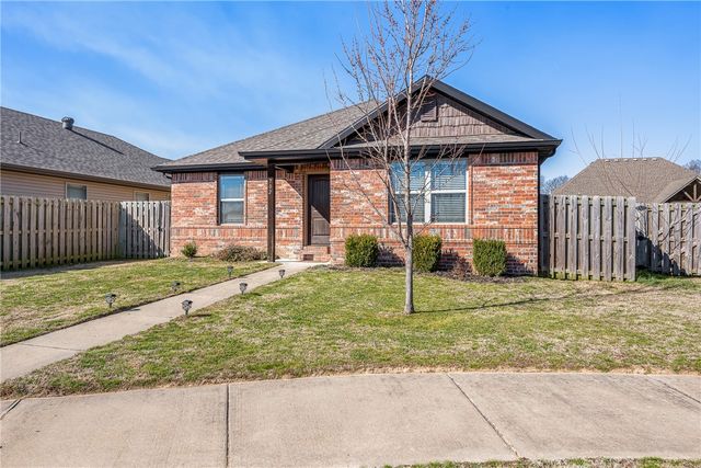 702 SW Willowpoint Road, Bentonville, AR 72712