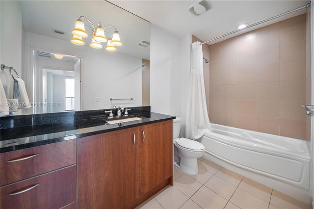 300 S Biscayne Blvd T-3406, Miami, FL 33131