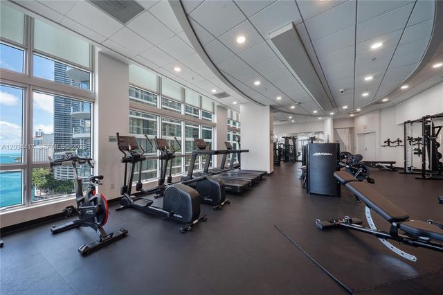 300 S Biscayne Blvd T-3406, Miami, FL 33131