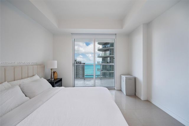 300 S Biscayne Blvd T-3406, Miami, FL 33131
