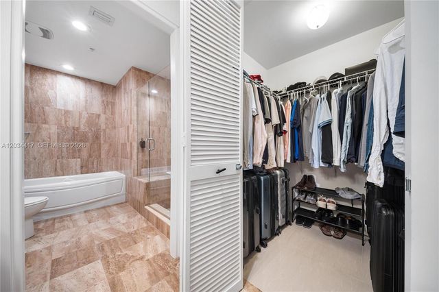 300 S Biscayne Blvd T-3406, Miami, FL 33131